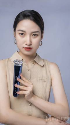 纖手凝香，工坊力作 一枚專業(yè)麻豆的筋膜槍與美容儀拍攝揭秘